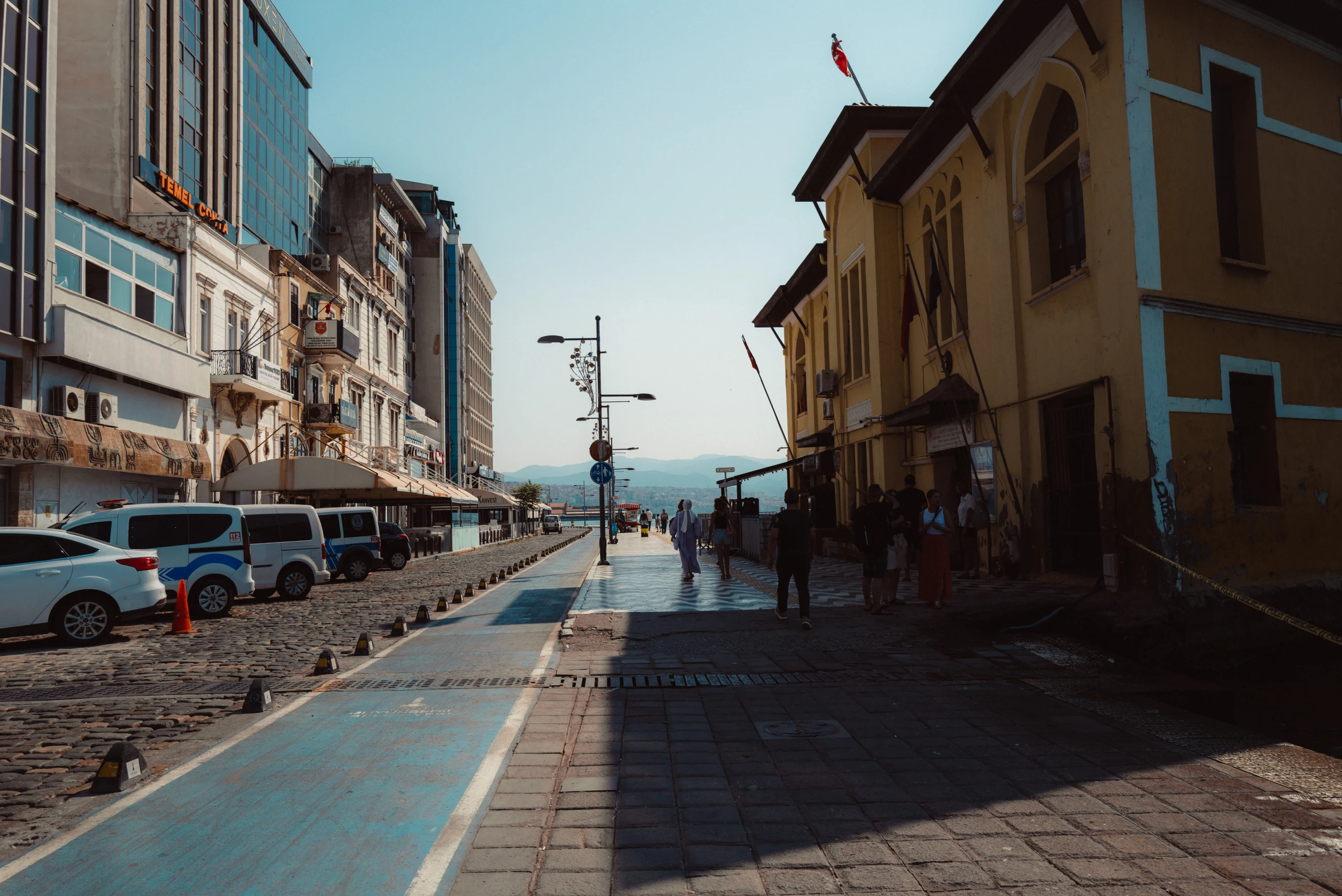 İzmir bicycle lane leading toward the sea.